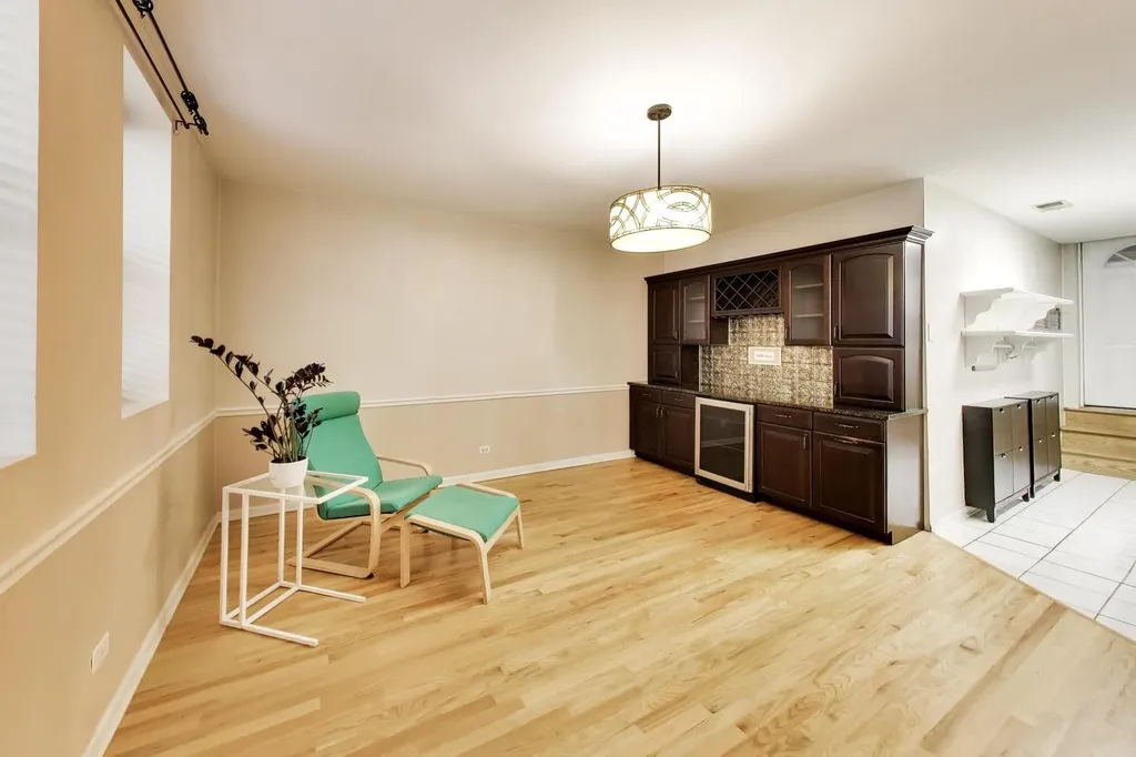 6253 North Magnolia Avenue Chicago IL 60660