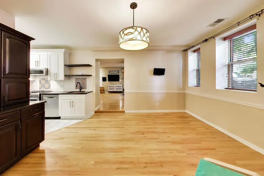 6253 North Magnolia Avenue Chicago IL 60660