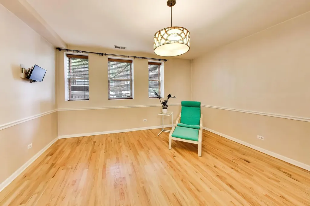 6253 North Magnolia Avenue Chicago IL 60660