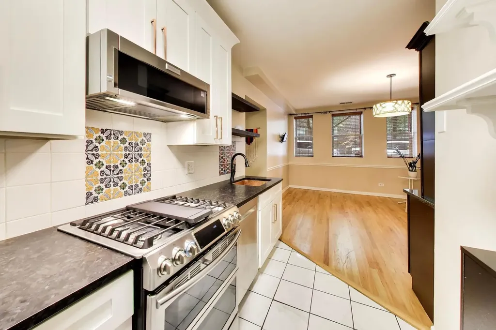 6253 North Magnolia Avenue Chicago IL 60660