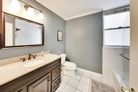 6253 North Magnolia Avenue Chicago IL 60660