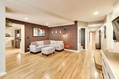 6253 North Magnolia Avenue Chicago IL 60660