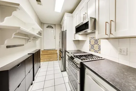 6253 North Magnolia Avenue Chicago IL 60660