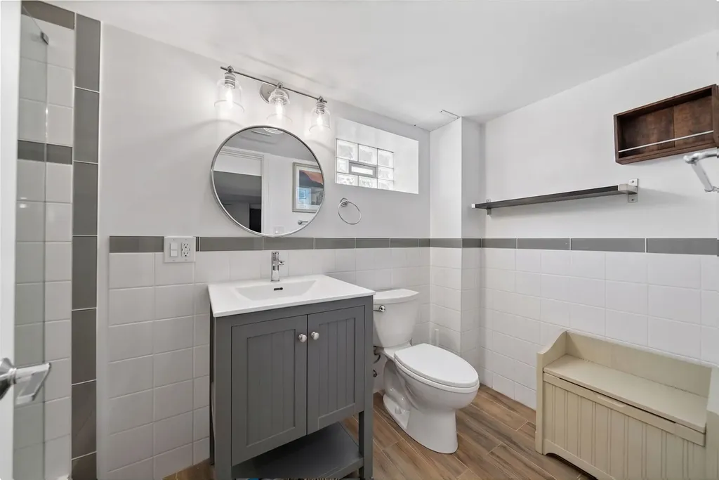 7405 North Odell Avenue Chicago IL 60631