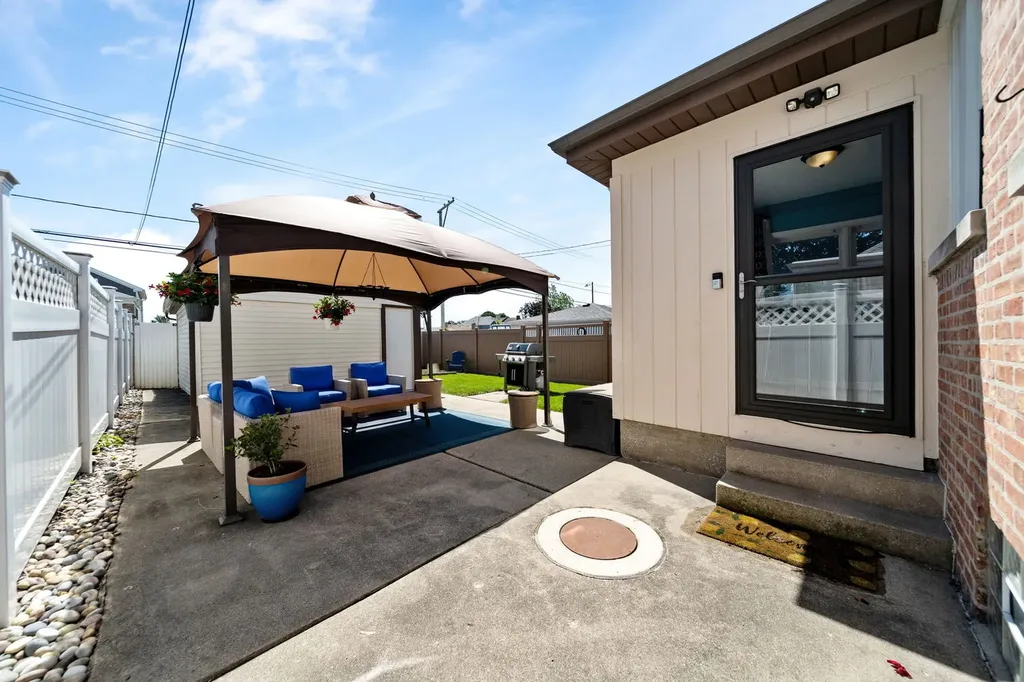 7405 North Odell Avenue Chicago IL 60631
