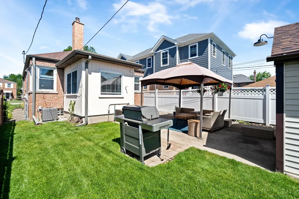 7405 North Odell Avenue Chicago IL 60631