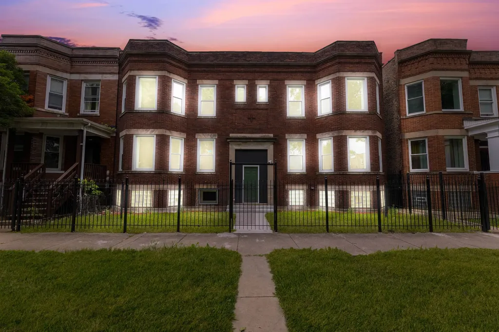 1421 East 69th Place Chicago IL 60637