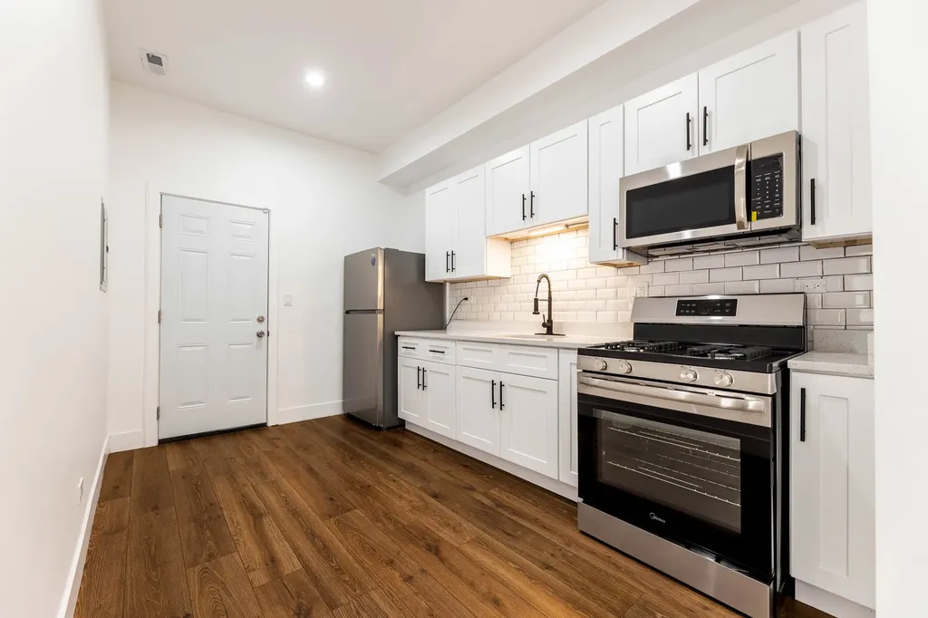 1421 East 69th Place Chicago IL 60637