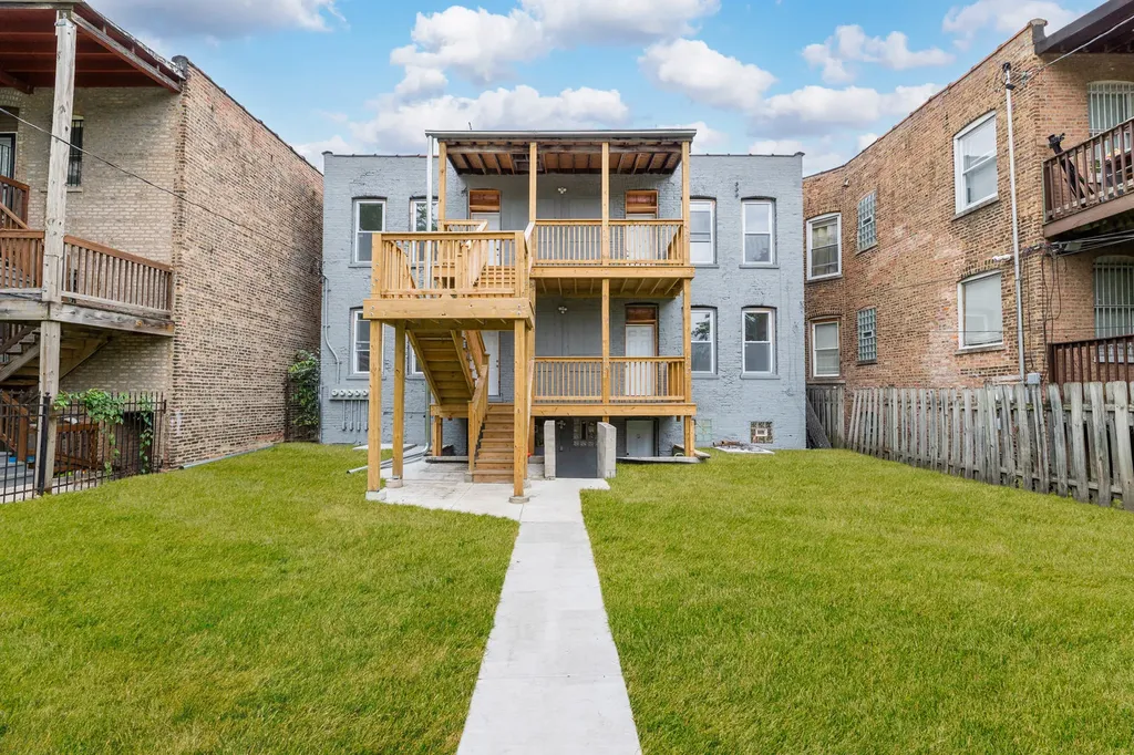 1421 East 69th Place Chicago IL 60637