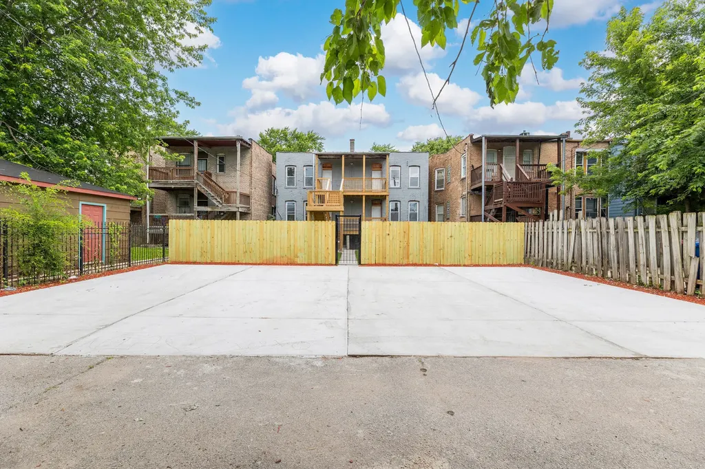 1421 East 69th Place Chicago IL 60637