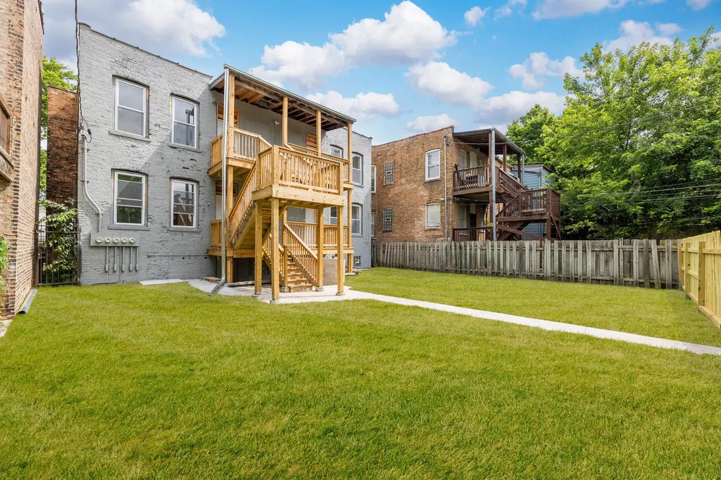 1421 East 69th Place Chicago IL 60637