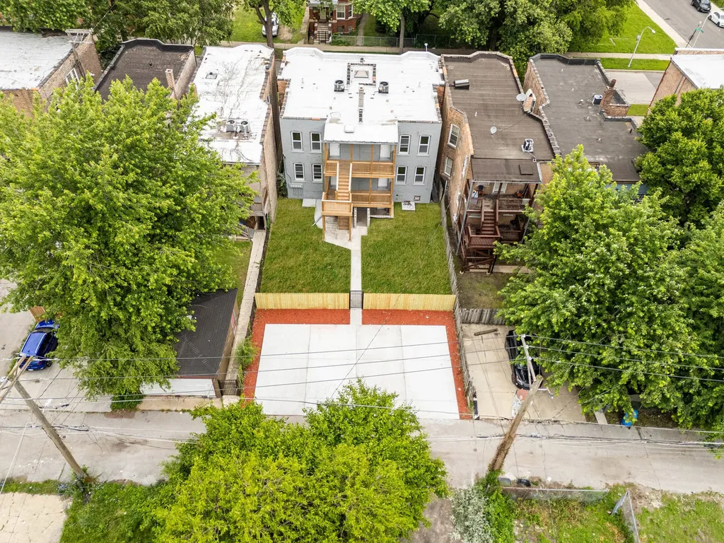 1421 East 69th Place Chicago IL 60637