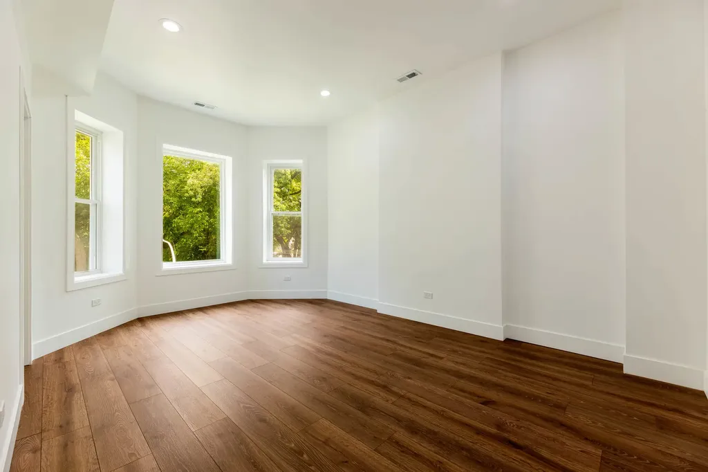 1421 East 69th Place Chicago IL 60637