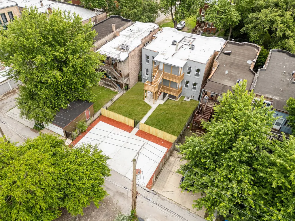 1421 East 69th Place Chicago IL 60637