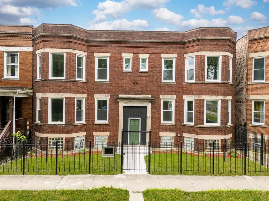 1421 East 69th Place Chicago IL 60637