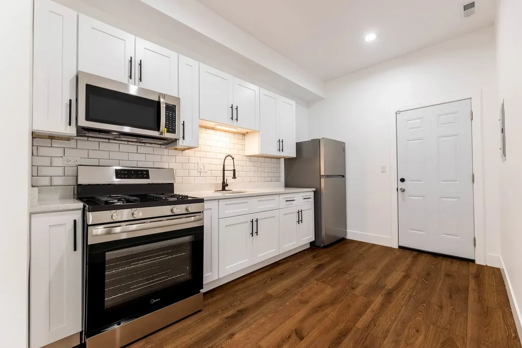 1421 East 69th Place Chicago IL 60637