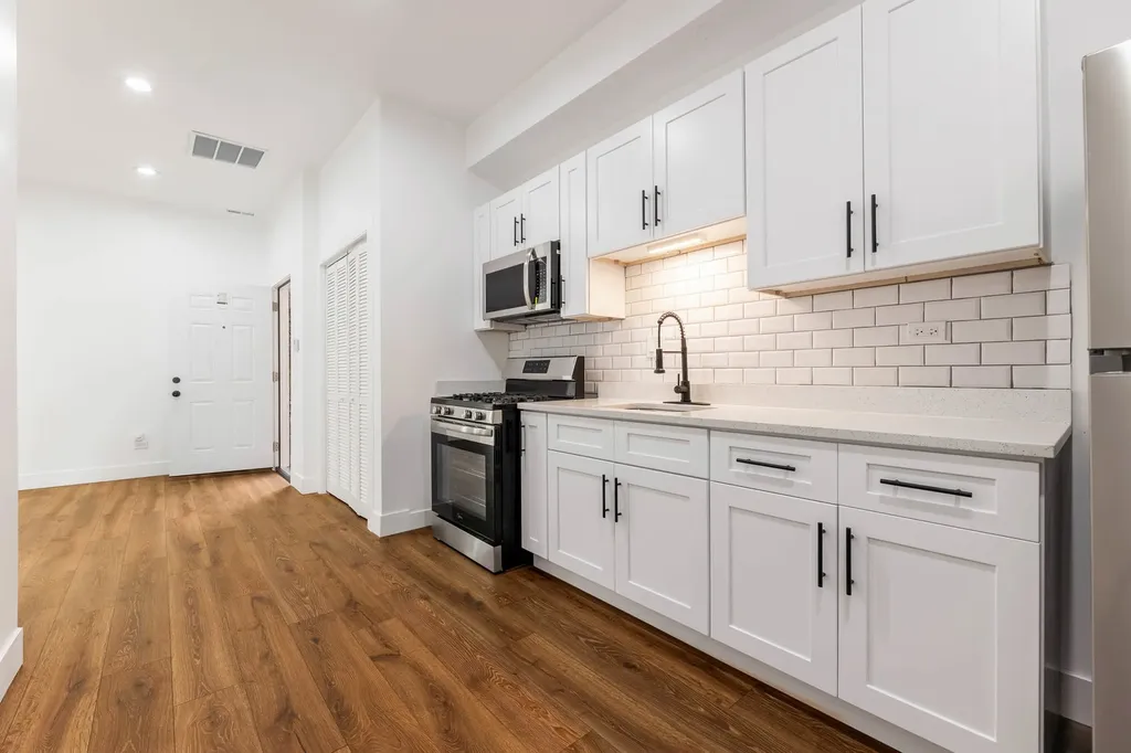 1421 East 69th Place Chicago IL 60637