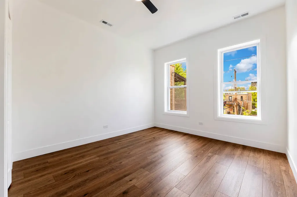 1421 East 69th Place Chicago IL 60637