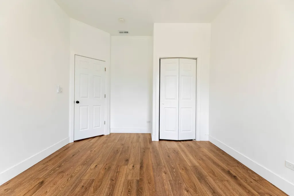 1421 East 69th Place Chicago IL 60637