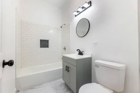1421 East 69th Place Chicago IL 60637