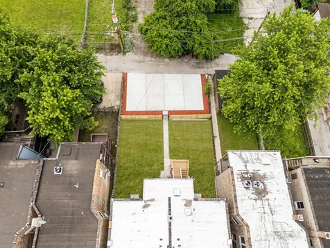 1421 East 69th Place Chicago IL 60637