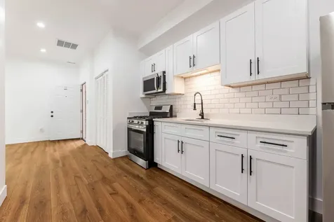 1421 East 69th Place Chicago IL 60637