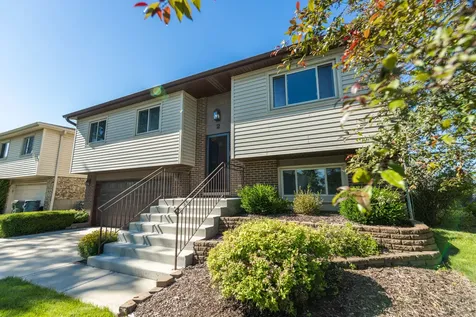 2 Oakwood Drive Elk Grove Village IL 60007