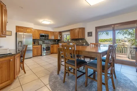 2 Oakwood Drive Elk Grove Village IL 60007