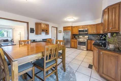 2 Oakwood Drive Elk Grove Village IL 60007
