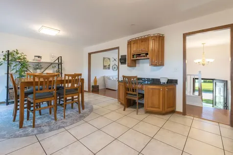 2 Oakwood Drive Elk Grove Village IL 60007