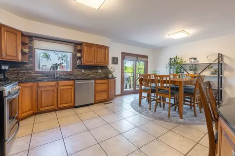 2 Oakwood Drive Elk Grove Village IL 60007