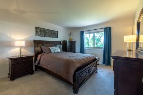 2 Oakwood Drive Elk Grove Village IL 60007