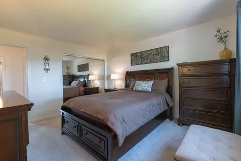 2 Oakwood Drive Elk Grove Village IL 60007