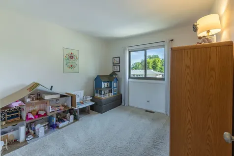 2 Oakwood Drive Elk Grove Village IL 60007
