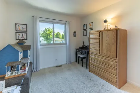 2 Oakwood Drive Elk Grove Village IL 60007