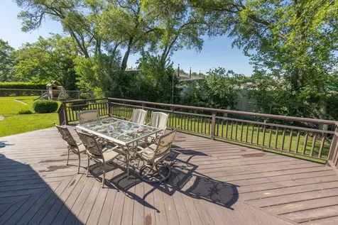 2 Oakwood Drive Elk Grove Village IL 60007