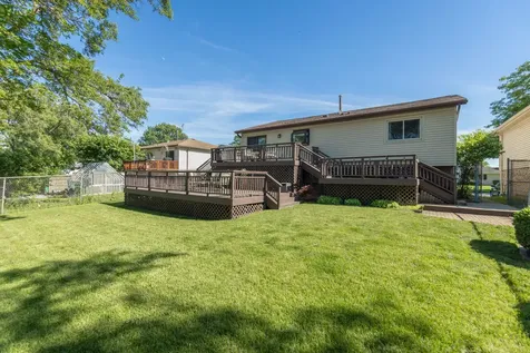 2 Oakwood Drive Elk Grove Village IL 60007