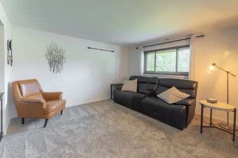 2 Oakwood Drive Elk Grove Village IL 60007