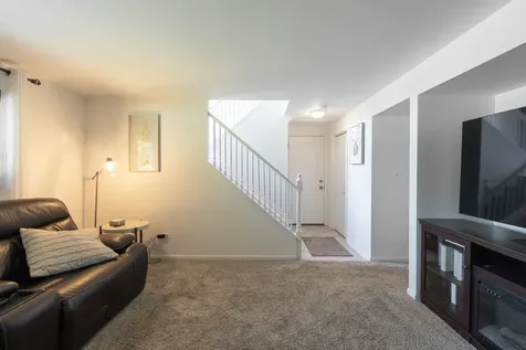 2 Oakwood Drive Elk Grove Village IL 60007