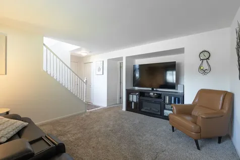 2 Oakwood Drive Elk Grove Village IL 60007