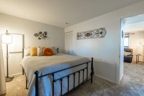2 Oakwood Drive Elk Grove Village IL 60007