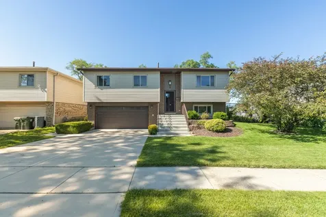2 Oakwood Drive Elk Grove Village IL 60007
