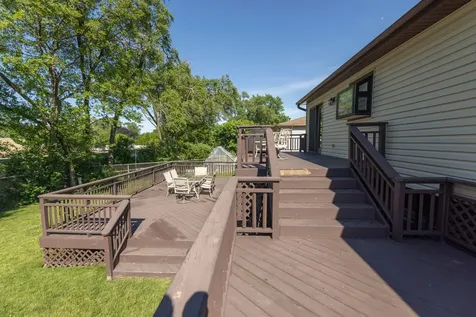 2 Oakwood Drive Elk Grove Village IL 60007