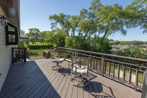 2 Oakwood Drive Elk Grove Village IL 60007