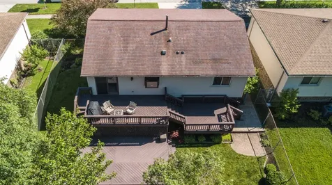 2 Oakwood Drive Elk Grove Village IL 60007