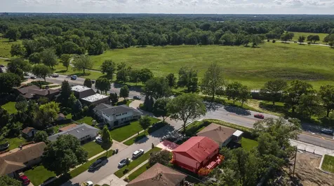 2 Oakwood Drive Elk Grove Village IL 60007