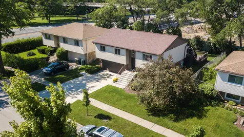 2 Oakwood Drive Elk Grove Village IL 60007