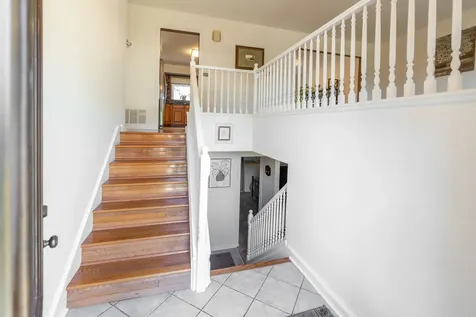 2 Oakwood Drive Elk Grove Village IL 60007