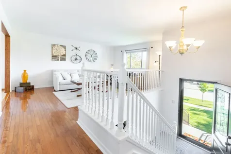 2 Oakwood Drive Elk Grove Village IL 60007