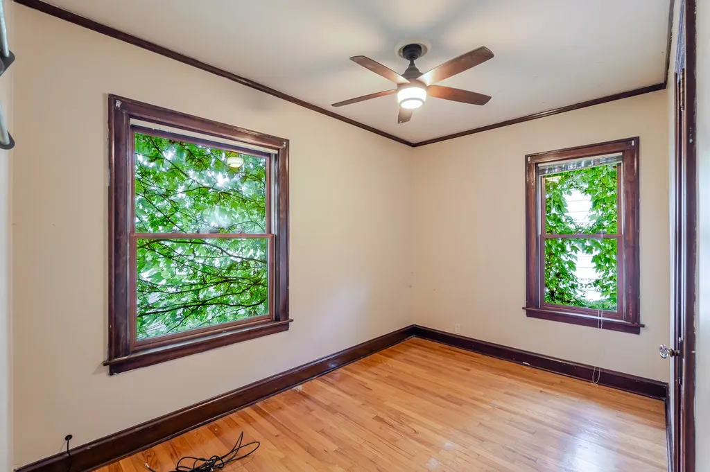 10708 South Avenue Chicago IL 60617